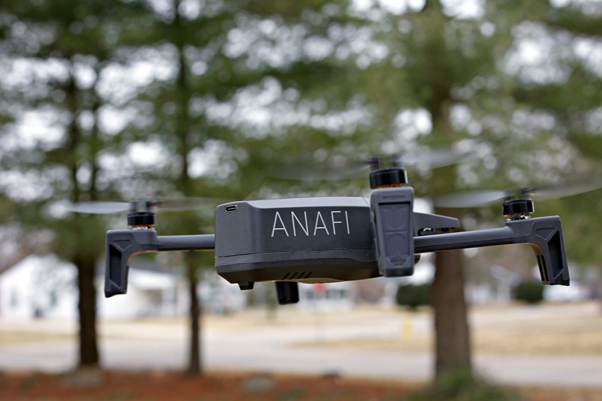 drones con cámara 4K Parrot Anafi en vuelo